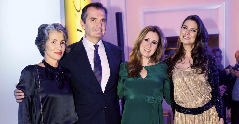 Cássia Kis Magro  e Lavínia Vlasak  em premiação a cientistas