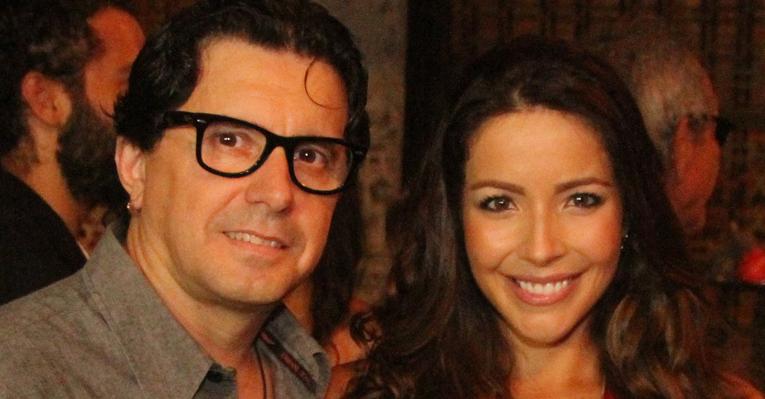 Renata Dominguez e Edson Spinello estão oficialmente noivos