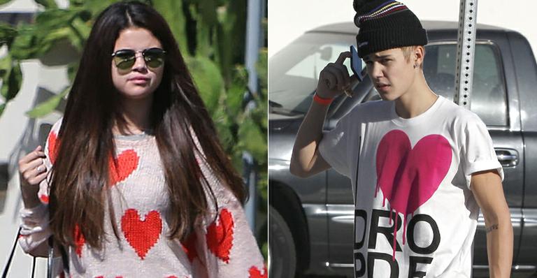 Que meigos! Justin Bieber e Selena Gomez usam roupas com estampa de corações