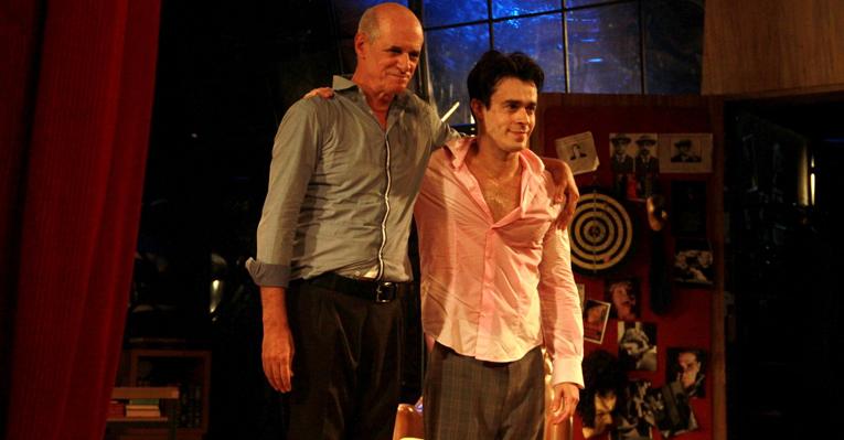 Marcos Caruso e Erom Cordeiro dividem o palco em reestreia de ‘Em Nome do Jogo’