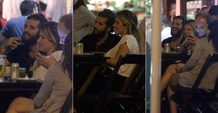 Bruno Gagliasso e Giovanna Ewbank se divertem com amigos no Rio