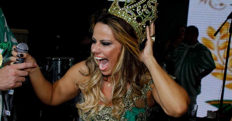 Viviane Araújo é coroada rainha da Mancha Verde