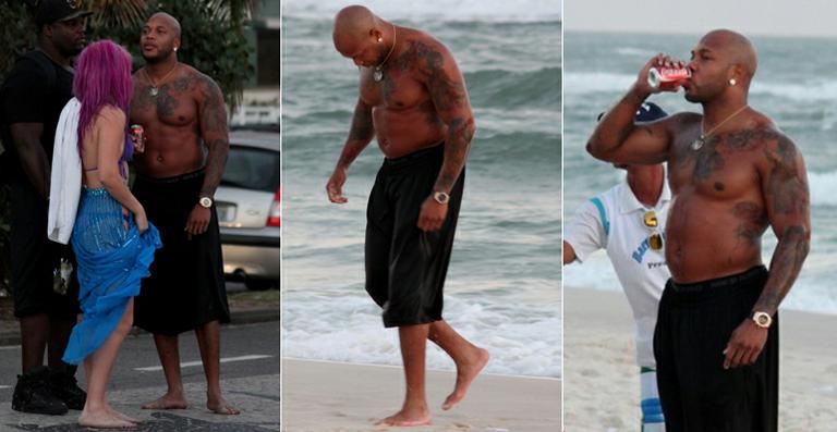 Flo Rida curte praia no Rio de Janeiro
