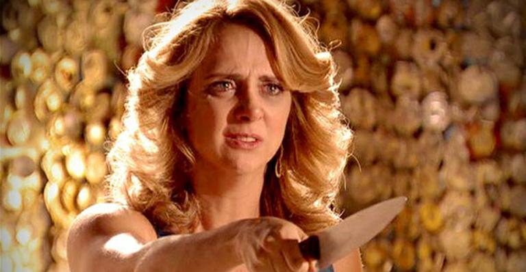 ‘Avenida Brasil’: Max desarma Ivana e a humilha