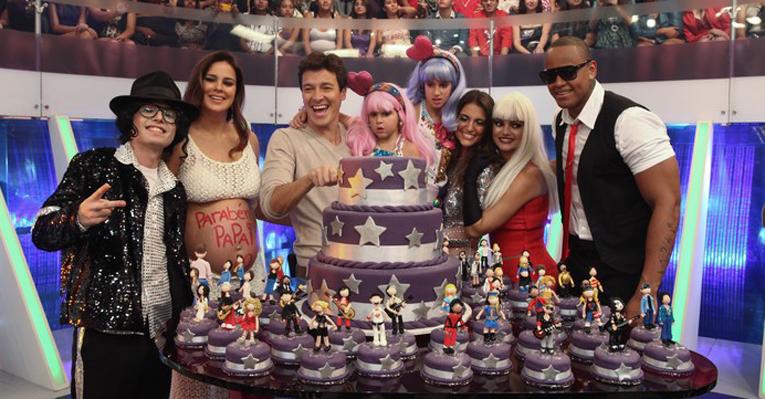 Chris Flores, Pe Lanza e outros famosos se transformam em homenagem a Rodrigo Faro