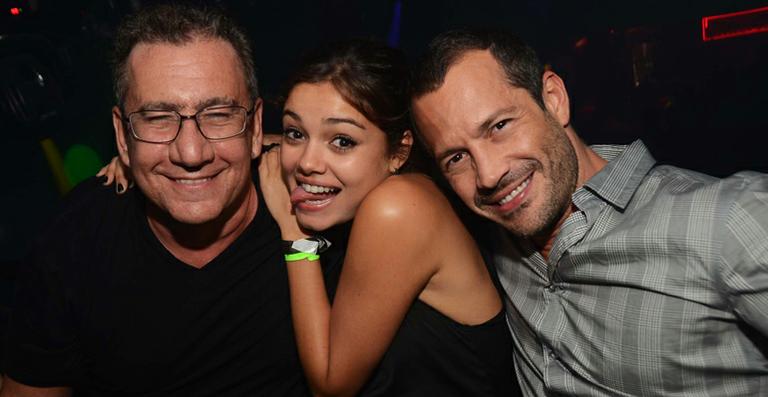 Malvino Salvador e Sophie Charlotte: apaixonados na balada