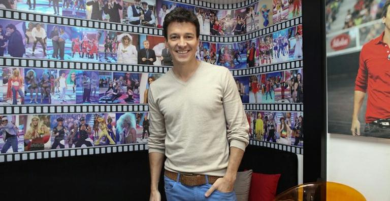 Diferente de Bial e Britto Jr., Rodrigo Faro promete fazer menos discursos em reality