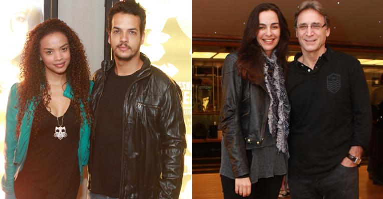 Casais de famosos vão ao teatro no Rio de Janeiro