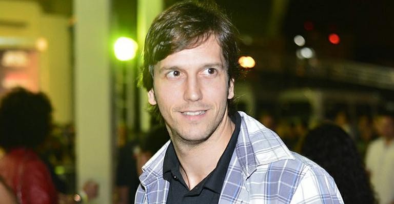 ‘A Carminha finaliza até o Anderson’, diz Vladimir Brichta sobre o papel de Adriana Esteves