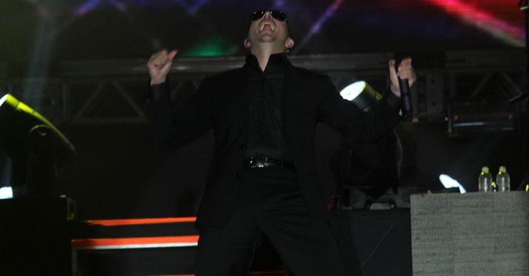 Rapper Pitbull canta no interior de São Paulo