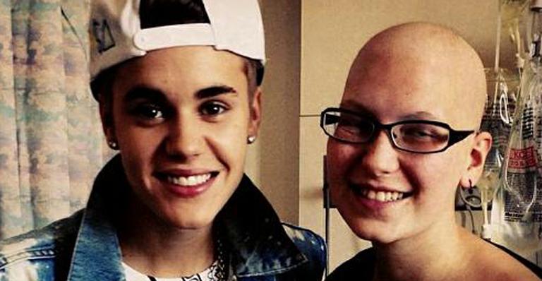 Justin Bieber visita fã com câncer e faz a alegria da jovem garota
