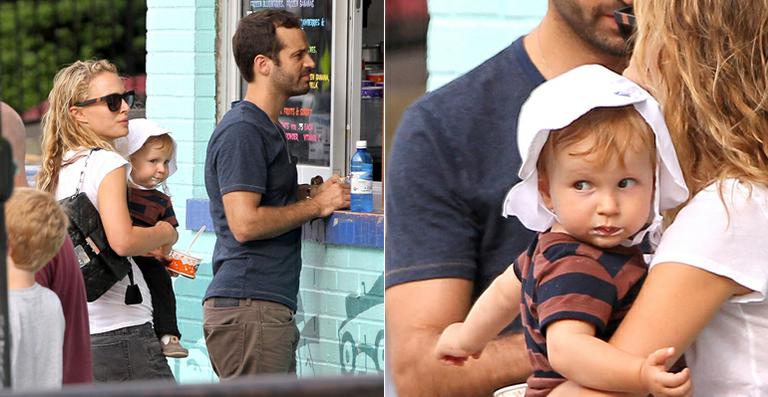 Natalie Portman e Benjamin Milliepied levam o pequeno Aleph para tomar sorvete