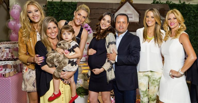 Ticiane Pinheiro faz festa para Nathalia e seu Vildomar Batista