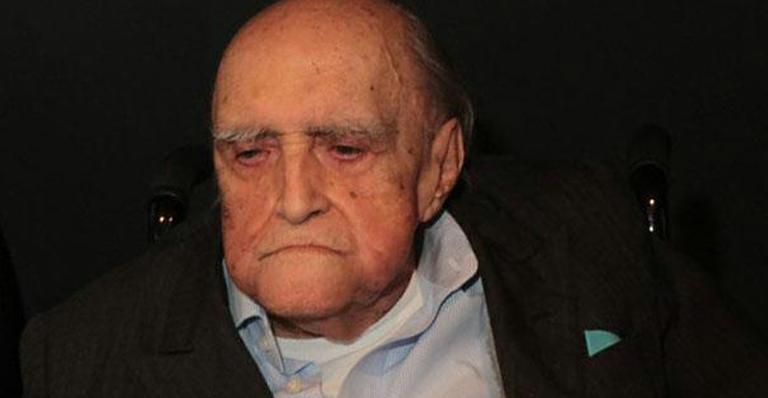 Estado de saúde do arquiteto Oscar Niemeyer ‘requer cuidado’, dizem médicos