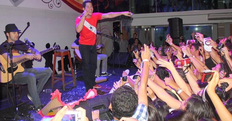 Ex-RBD Christian Chávez anima público paraense