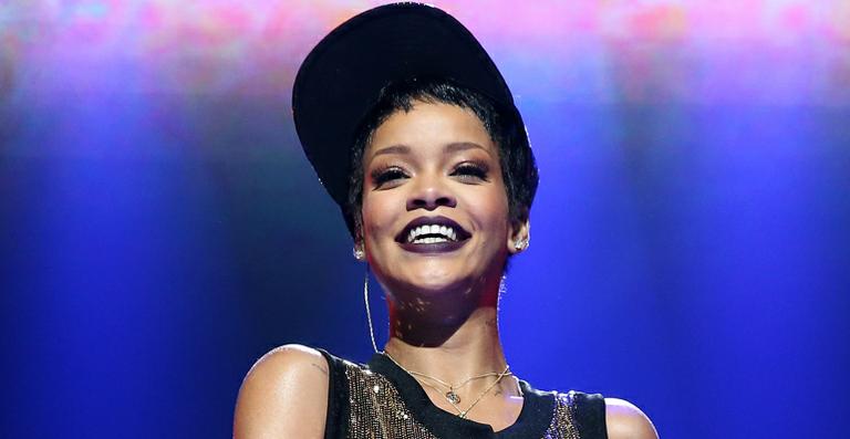 Rihanna pode ganhar R$ 16,5 milhões para acender as luzes de Natal em Londres