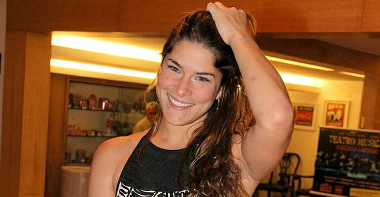 De volta ao trabalho, Priscila Fantin morre de saudade de Romeo durante as gravações