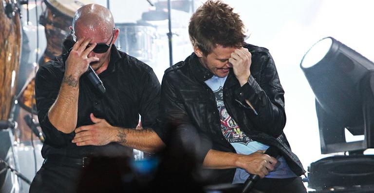 Michel Teló faz show com rapper Pitbull