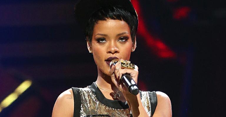 Rihanna está grávida de Chris Brown, diz revista