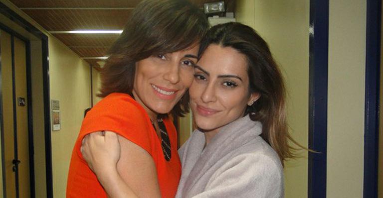 Gloria Pires visita Cleo em set de ‘Salve Jorge’
