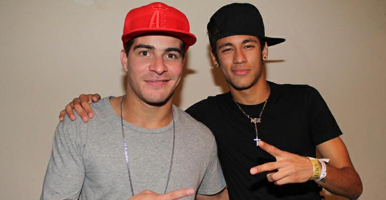 Solteiro, Neymar curte show de Thiago Martins em São Paulo