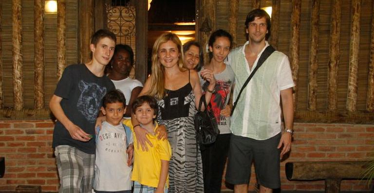 Adriana Esteves comemora aniversário do filho