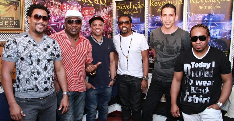Grupo Revelação comemora 20 anos com novo DVD ao vivo