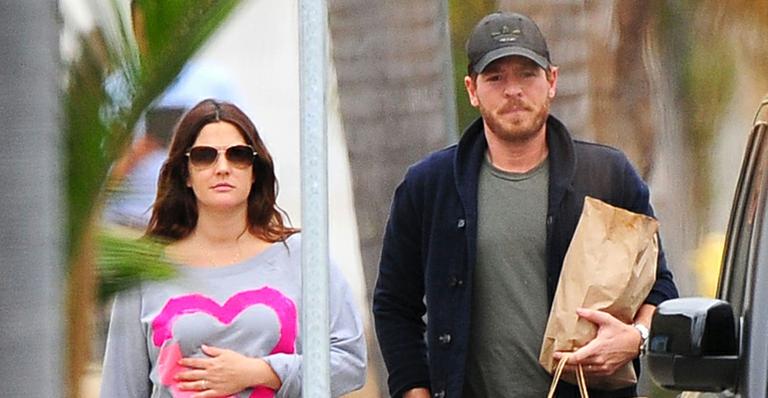 Drew Barrymore faz sua primeira aparição depois do nascimento da filha, Olive