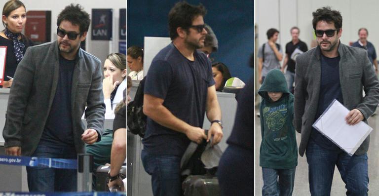 Murilo Benício embarca para Nova York com os filhos