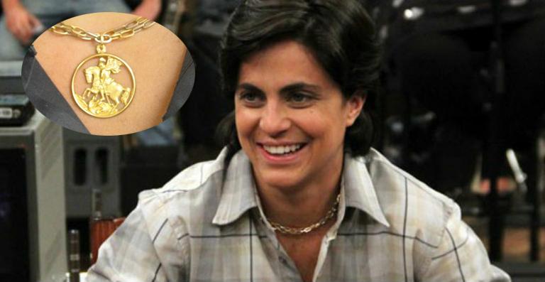 Com oportunidade em novela, Thammy Gretchen passa a usar medalha de São Jorge