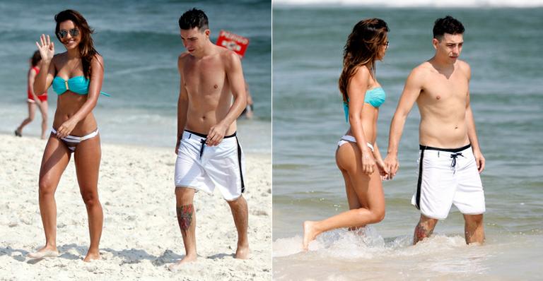 Mariana Rios e Di Ferrero curtem dia de praia no Rio de Janeiro