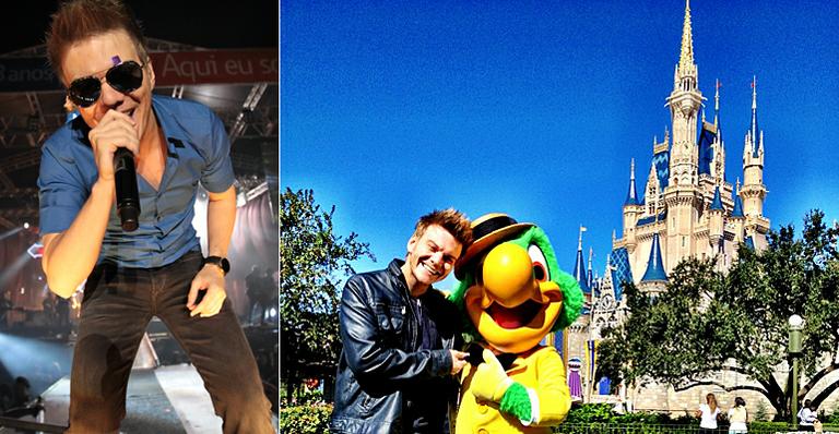 Michel Teló é recepcionado pelo personagem brasileiro Zé Carioca na Disney