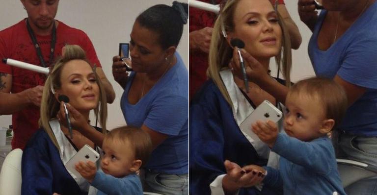 Eliana recebe o filho em seu camarim no SBT