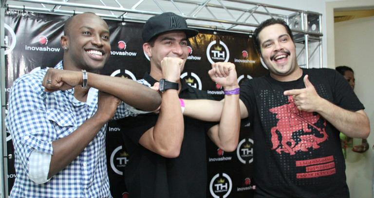 Thiaguinho faz show e recebe outros dois Thiagos nos bastidores: Abravanel e Martins