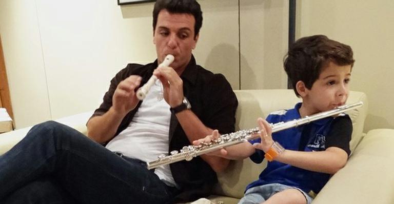A diversão de Rodrigo Lombardi nos bastidores de ‘Salve Jorge’