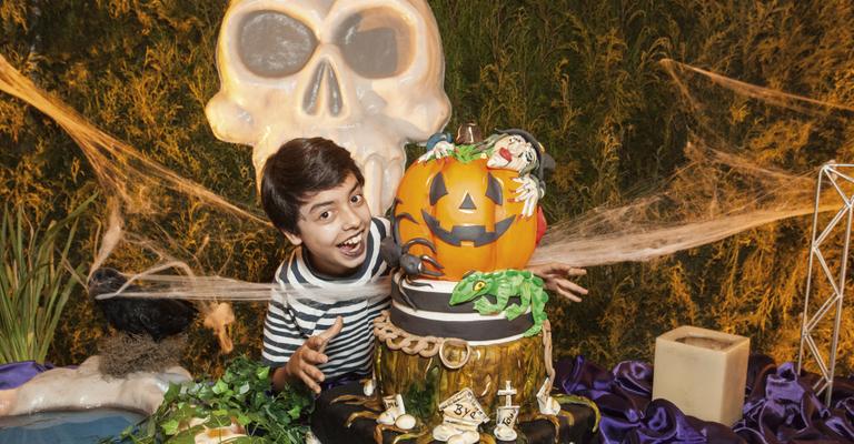 Ator Gustavo Daneluz, o Mario de ‘Carrossel’, celebra aniversário em buffet