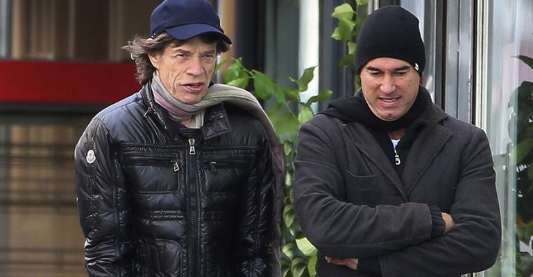 Mick Jagger passeia com seu motorista na França