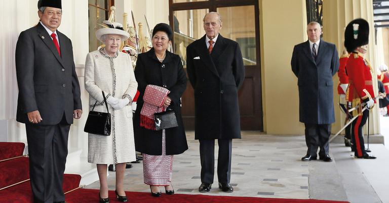 Elegância de Elizabeth II no Palácio de Buckingham