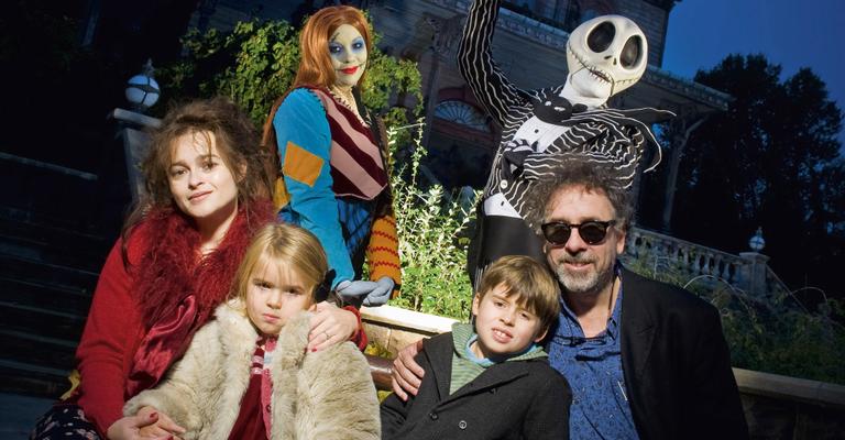 Tim Burton se diverte em família na Euro Disney