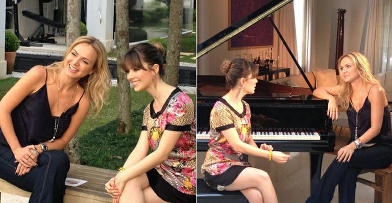 Sandy toca piano na casa de Eliana durante entrevista