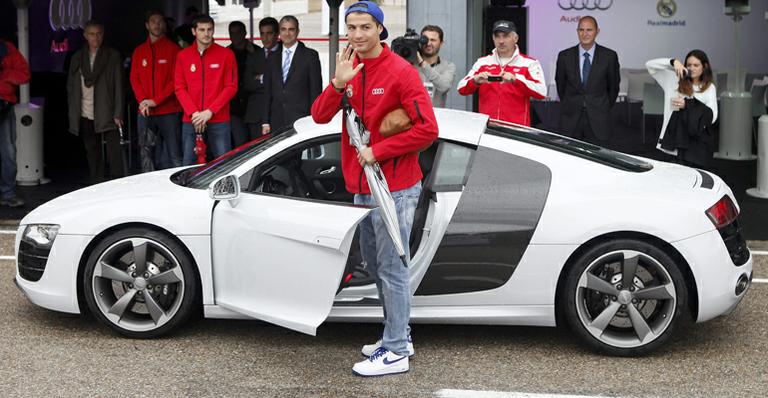 Fã de carros, Cristiano Ronaldo ganha ‘mimo’ alemão