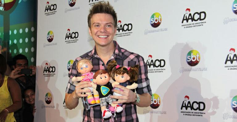 Michel Teló se emociona ao pedir doações para o Teleton