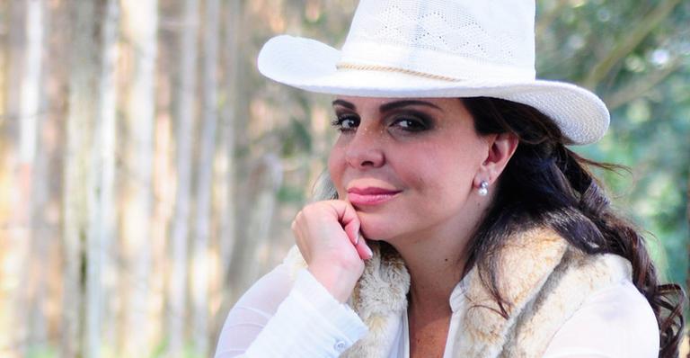 Aos 50, Sula Miranda posta vídeo malhando de biquíni e ganha elogios