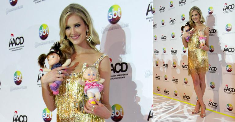 Em primeira participação no Teleton, Gianne Albertoni tem crise de choro e doa vestido