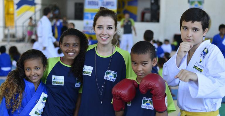 Marjorie Estiano participa de entrega de medalhas do projeto social Energia Olímpica