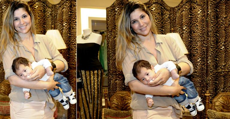 Em São Paulo, Dani Souza passeia com o pequeno Bruno Lucas no shopping
