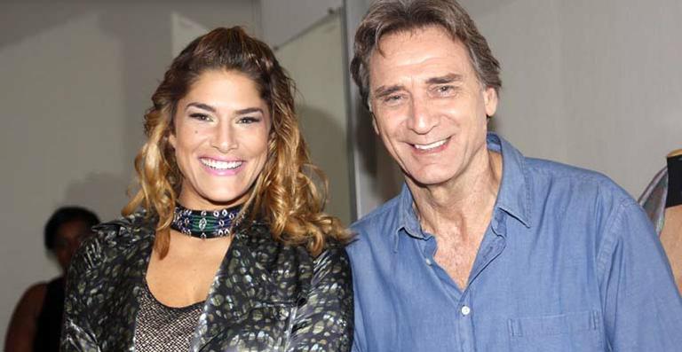Priscila Fantin e Herson Capri estreiam peça em SP com plateia vip