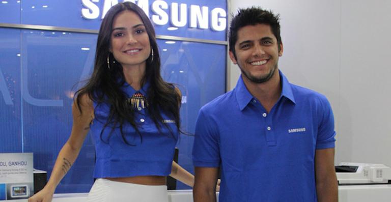 Thaila Ayala e Bruno Gissoni conferem novidades tecnológicas em evento