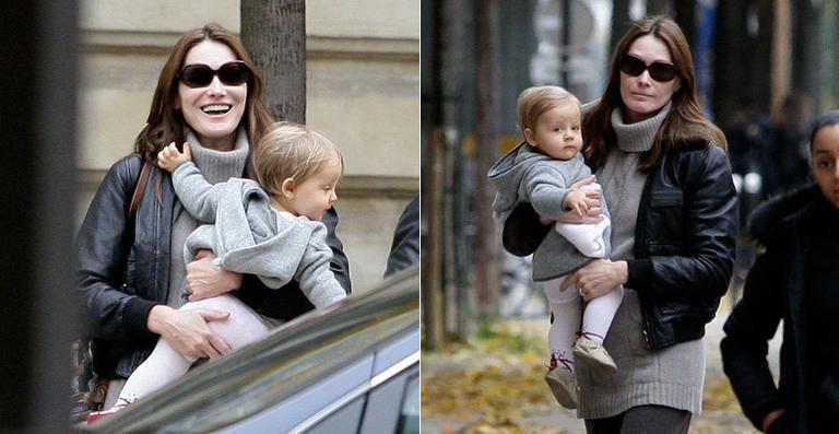 Carla Bruni leva sua filha e de Nicolas Sarkozy, Giulia, ao pediatra em Paris