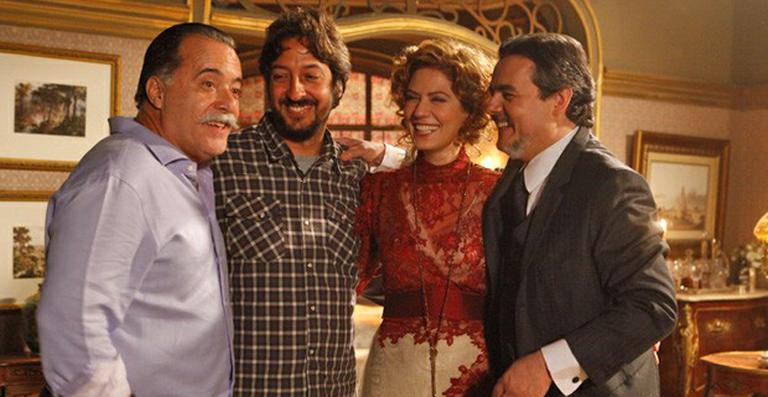 Tony Ramos visita Patrícia Pillar em gravação de novela